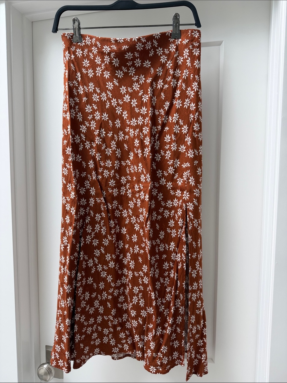 Floral maxi skirt with slit